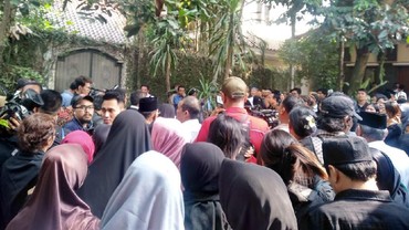 Cikeas Padat Pengunjung untuk Antarkan Ani Yudhoyono ke Peristirahatan Terakhir
