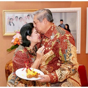 Ungkapan dan Kecupan Cinta Terakhir SBY untuk Ani Yudhoyono