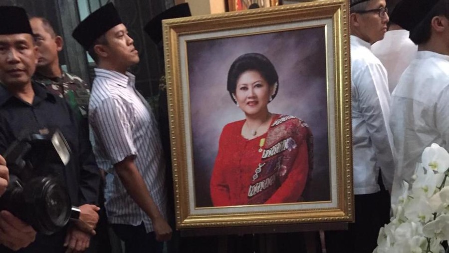 Kain batik yang jadi penutup jasad Ani Yudhoyono.