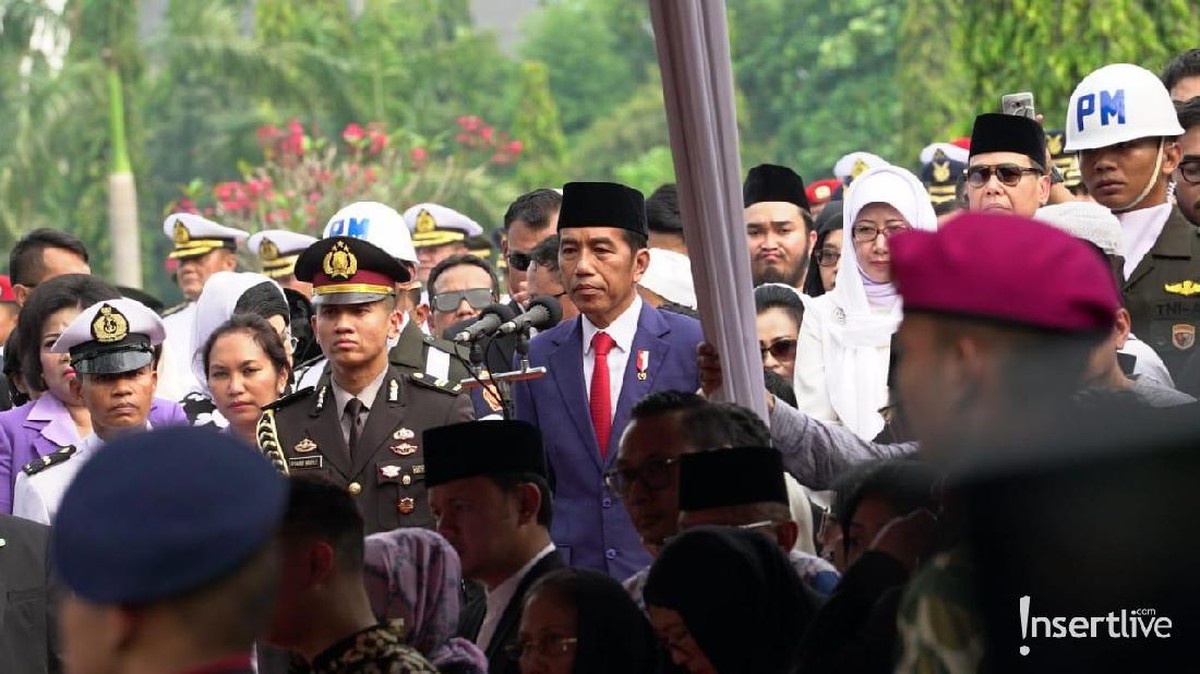 Ani Yudhoyono telah dimakamkan di Taman Makam Pahlawan Kalibata&comma; Jakarta Selatan&comma; Minggu &lpar;2&sol;6&rpar;&period; Berikut ini 10 potret prosesi pemakamannya&period;