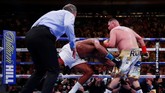 FOTO: Kejutan Andy Ruiz Menang TKO Atas Anthony Joshua Petinju asal Meksiko Andy Ruiz Jr. secara mengejutkan menjadi juara dunia kelas berat setelah menang TKO atas Anthony Joshua.