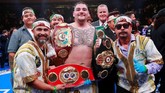 FOTO: Kejutan Andy Ruiz Menang TKO Atas Anthony Joshua Petinju asal Meksiko Andy Ruiz Jr. secara mengejutkan menjadi juara dunia kelas berat setelah menang TKO atas Anthony Joshua.