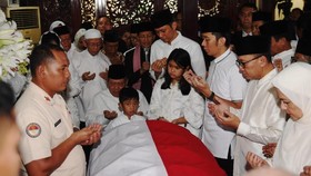 Batik Burung Phoenix dan Firasat Duka Ani Yudhoyono