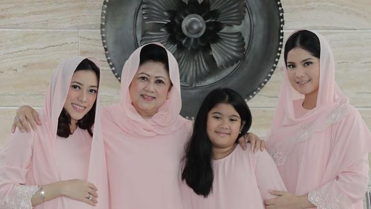 Rasa rindu dirasakan kedua menantu selepas kepergian Ani Yudhoyono untuk selamanya.