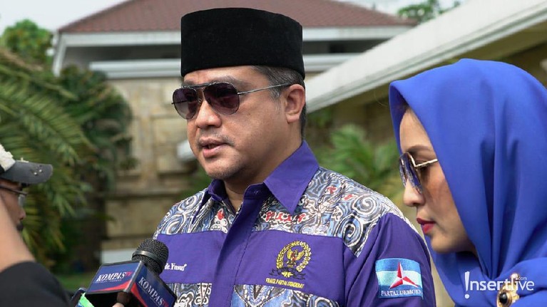Beberapa tokoh bangsa turut hadir mengiringi pemakamanan Ani Yudhoyono di Taman Makam Pahlawan Kalibata, Jakarta Selatan, Mingu (2/6).