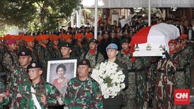 Tembakan Salvo Iringi Prosesi Pemakaman Ani Yudhoyono