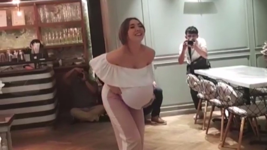 Sejumlah berita kontroversi Gisella Anastasia mulai dari perceraian dengan Gading Marten hingga viral video syur mirip wajahnya.