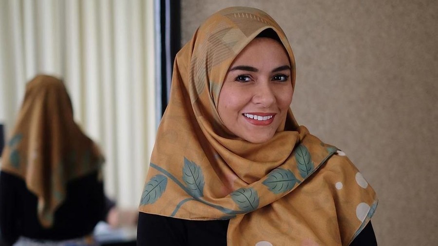Meisya Siregar Tampil Berhijab, Netizen: Semoga Istiqomah Say Tentang penampilan Meisya Siregar yang mulai berhijab.