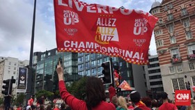 Fan dan Turis Turun ke Jalan Sambut Parade Juara Liverpool