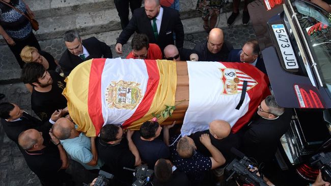Canizares: Reyes Tak Layak Dihormati Seperti Pahlawan Mantan kiper timnas Spanyol Santiago Canizares menilai Jose Antonio Reyes tak layak diberi penghormatan seperti pahlawan.