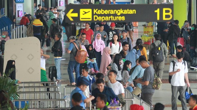 AP I mencatat pendapatan hanya mencapai Rp4,19 triliun pada semester I 2020 atau turun 43,2 persen dibanding semester I 2019.