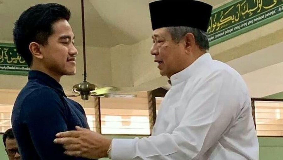 Kaesang Pangarep mendapat pujian dari petinggi partai Demokrat usai melayat jenazah Ani Yudhoyono di Kedutaan Besar Singapura.