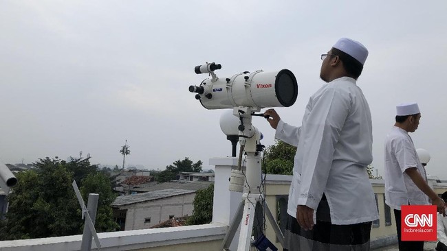 Salah satu hasil rukyat yang berasal dari Pelabuhan Ratu, Jawa Barat, tinggi hilal masih sebatas 0,56 derajat dengan usia 40 menit.