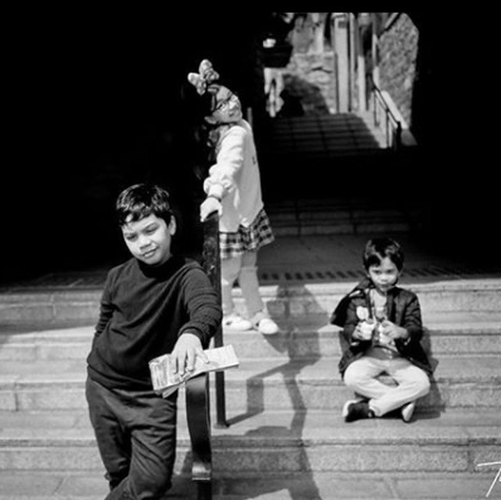<p>Mereka adalah Teuku Omar Dakari (11), CUt Malka Ayesha (10), dan Teuku Xachari Zayn (6). (Foto: Instagram/ @dr_tompi)</p>