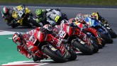 Danilo Petrucci memimpin balapan di depan Andrea Dovizioso, Marc Marquez, dan Alex Rins. (AP Photo/Antonio Calanni)