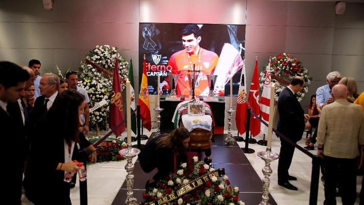 Pesepakbola asal Spanyol Jose Antonio Reyes meninggal dunia akibat kecelakaan lalu lintas.