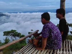 Bukit Banyon Trenggalek, Negeri di Atas Awan Tempat Berburu Sunrise-Sunset