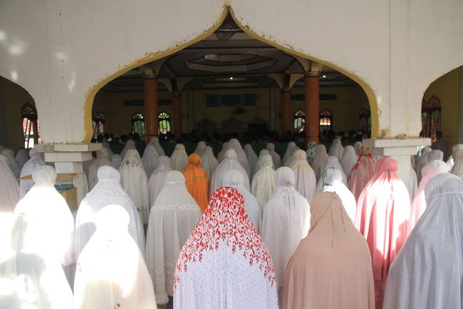 Muslim di Pesantren Mahfilud Dluror Jember Lebaran Hari Ini