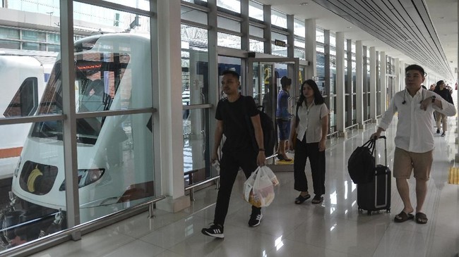 Berikut cara naik Kereta Bandara Soekarno-Hatta lengkap beserta informasi harga tiketnya.