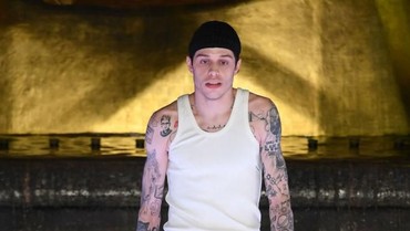 img-title Pete Davidson & Michelle Yeoh Jadi Pengisi Suara di 'Transformers 7'
