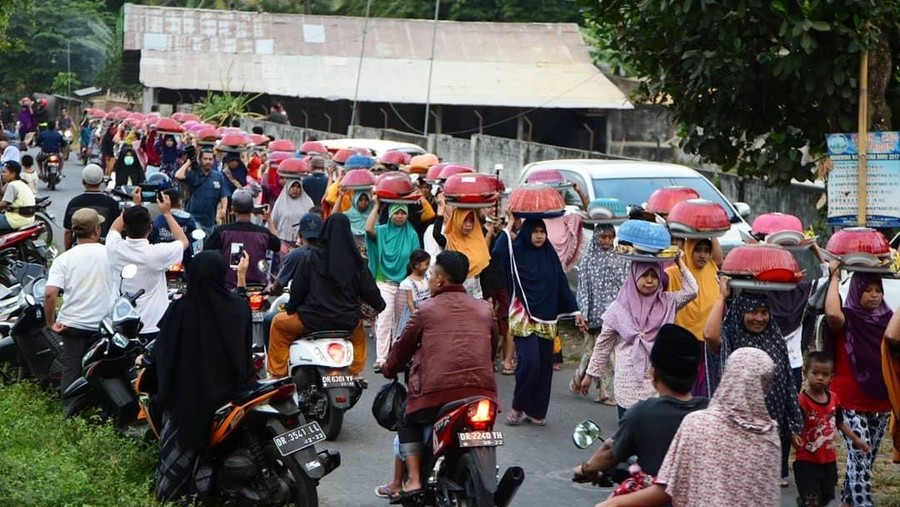 Sejumlah tradisi unik perayaan Idul fitri di Indonesia.