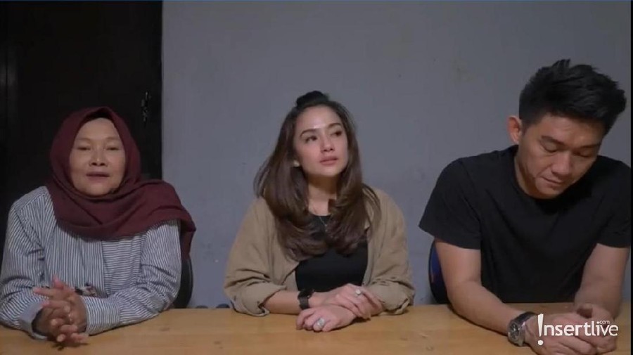 Ifan Seventeen dan Citra Monica Dilaporkan Atas Dugaan Perzinahan Ifan Seventeen dan Citra Monica dilaporka ke polisi.