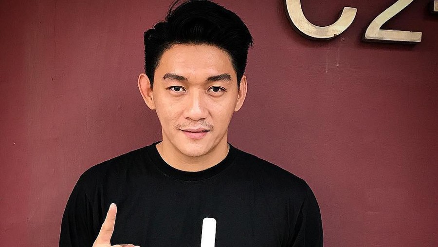 Tahlilan satu tahun meninggalnya istri dan sahabatnya dalam kasus tsunami tahun 2018 lalu.