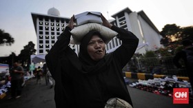 FOTO : Pembagian Zakat Fitrah di Masjid Istiqlal