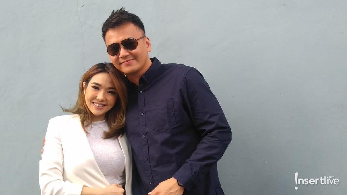 Berikut adalah beberapa potret kemesraan Wijin dan Gisel&period;