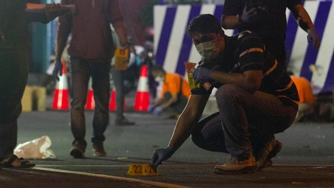 Ledakan di Sukoharjo terjadi di halaman Asrama Polisi Grogol Indah, Minggu (25/9). Sumber ledakan berasal dari paket berbahan mercon.