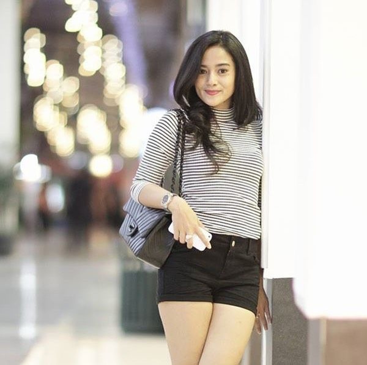 Beberapa pesona dari Citra Monica&comma; model asal Bandung yang digerebek bersama Ifan Seventeen di sebuah apartemen&period;