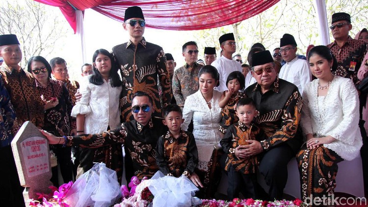 Sebelum meninggal dunia, Ani Yudhoyono sempat menyiapkan batik untuk dipakai keluarga SBY saat Lebaran.