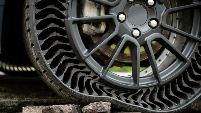 Desain modern ban tanpa udara untuk mobil penumpang sedang dipelajari General Motors bersama Michelin, proyeksinya bisa digunakan pada 2024.