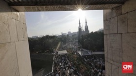 Momen Guyub saat Imam Istiqlal Antar Tamu ke Gereja Katedral