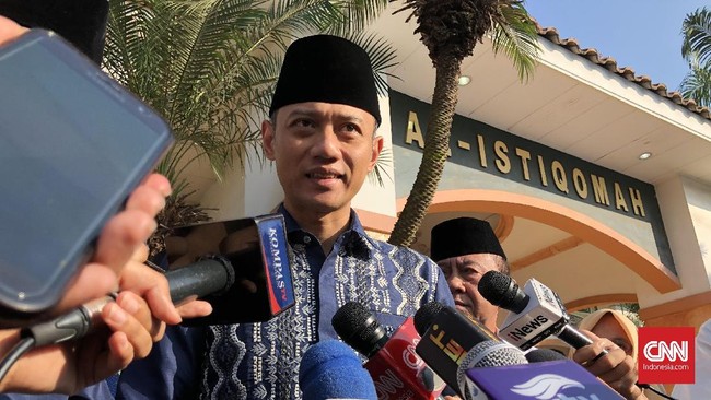 Dokter meminta SBY beristirahat karena kondisi tubuhnya kurang sehat. SBY tidak ikut melaksanakan Salat Id dan beristirahat di rumahnya di Puri Cikeas.