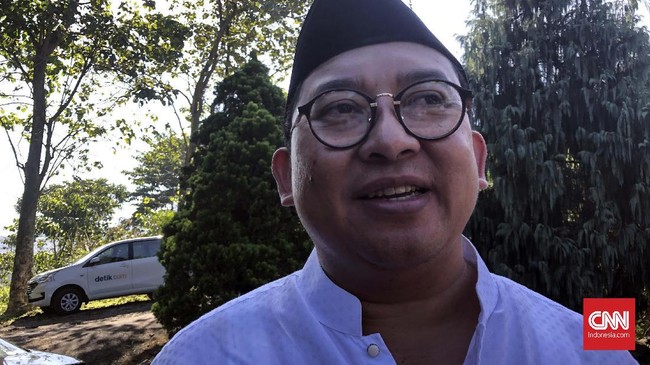 Wakil Ketua Umum Partai Gerindra Fadli Zon kembali mengingatkan Jokowi soal perampingan birokrasi terkait pembentukan Wakil Kepala Staf Presiden.