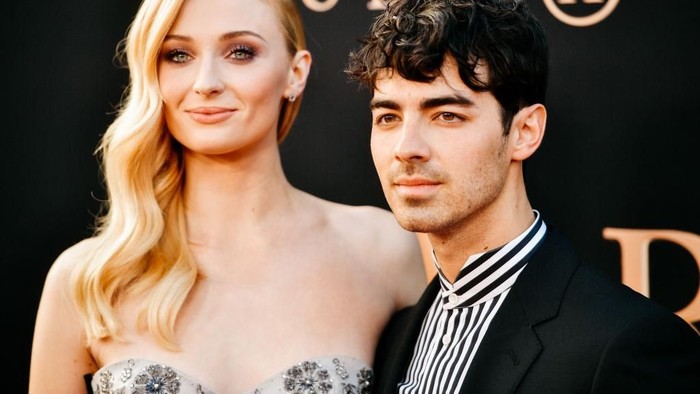 HOLLYWOOD, CALIFORNIA - JUNE 04: (EDITORS NOTE: Image has been processed using digital filters) Sophie Turner attends the premiere of 20th Century Fox's 