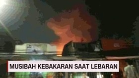 VIDEO: Belasan Rumah Petak Terbakar