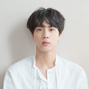 Jin BTS Terpilih sebagai Partner Liburan Paling Didambakan