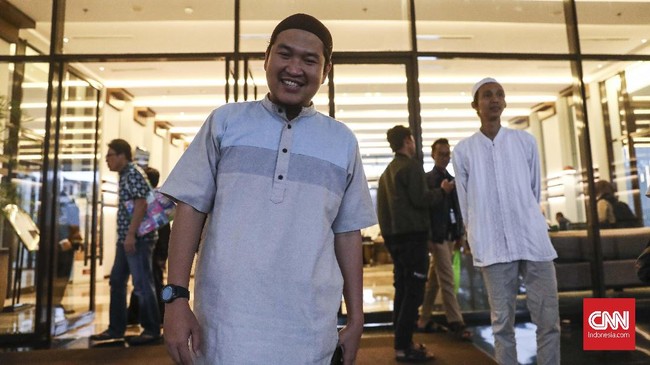 Ustaz Khalid Basalamah tak menyangka dakwah salafi dan penggunaan medsos di balik kajiannya bisa menginspirasi hijrah anak-anak muda di Indonesia.