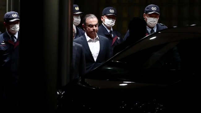Carlos Ghosn menganggap upaya penahanannya di Jepang merupakan 'konspirasi' dan usaha 'menikam dari belakang' oleh para eksekutif Nissan.