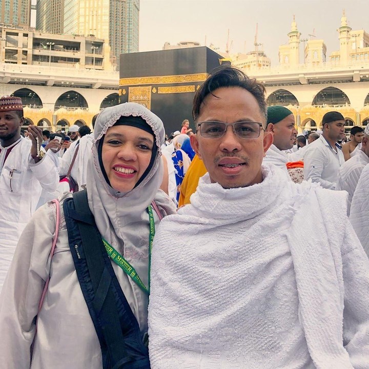 <p>Halilintar Anofial Asmid dan Lenggogeni Faruk mengajak 11 anaknya berlebaran di Mekkah. (Foto: Instagram @genhalilintar)</p>