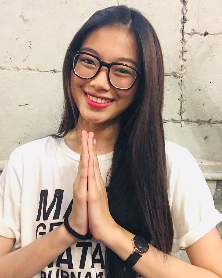 JKT 48 terus mengalami regenerasi yang kini sudah memasuki generasi era ketiga. Berikut, Insertlive rangkumkan 5 foto member JKT 48 yang terpopuler saat ini.
