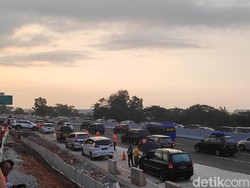 Ruas Tol Cikampek Hari Ini Tergenang di Sejumlah Titik