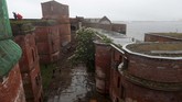 FOTO: Tren Piknik Ilegal di Benteng Alexander Benteng Alexander di Rusia memang nampak megah, namun tempat ini sebenarnya tertutup untuk untuk umum karena menyimpan kisah yang kurang menyenangkan.