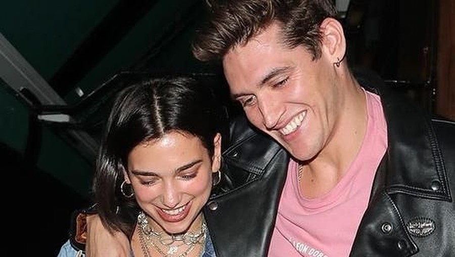 Hubungan asmara Dua Lipa dan Isaac Carew kembali kandas setelah 18 bulan kembali berpacaran