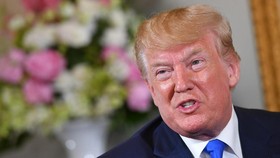 img-title Menhan AS Janji Kooperatif di Penyelidikan Pemakzulan Trump
