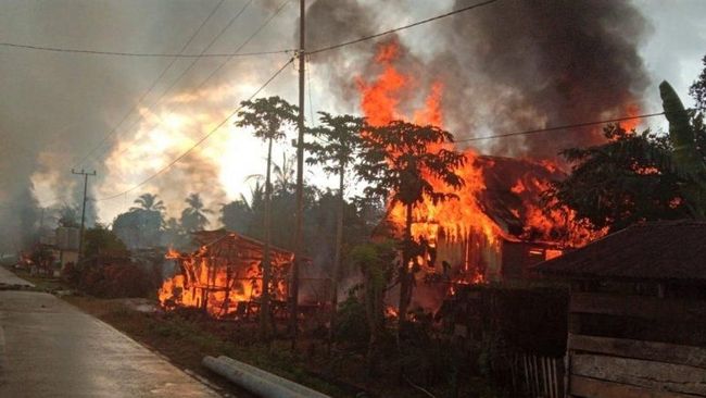 Bentrok Dua Desa Di Flores Timur 1 Tewas 5 Rumah Terbakar