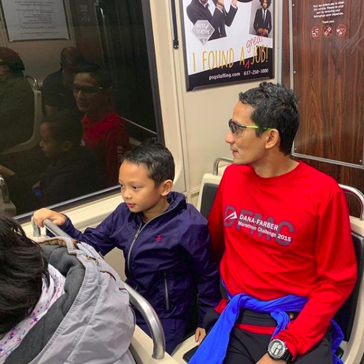 Di Boston, Sandiaga Uno mengajak si bungsu Sulaiman menjajal subway, moda transportasi yang paling sering dipakai oleh warga AS. Kalau di Jakarta, subway seperti MRT, Bun. Sandiaga juga memanfaatkan satu hari full untuk mengajak Sulaiman berkeliling kota Boston. Sementara itu, Nur Asia Uno memiliki quality time bersama Atheera dan Amyra.
