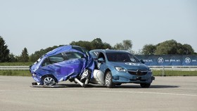 Teknologi Baru 'Airbag' di Luar Mobil, Serap Tabrak Samping